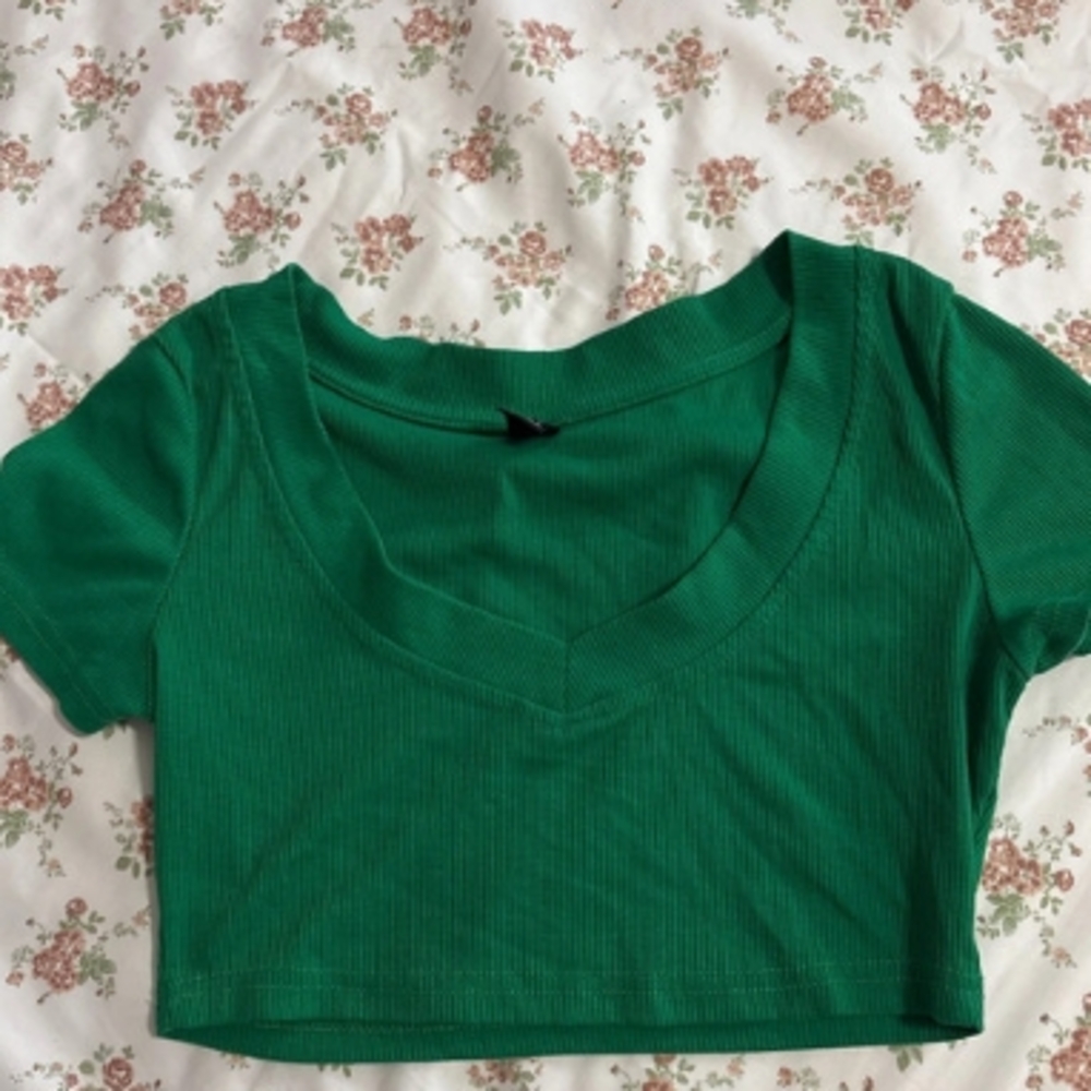 Forever 21 Green V-Neck Crop Top